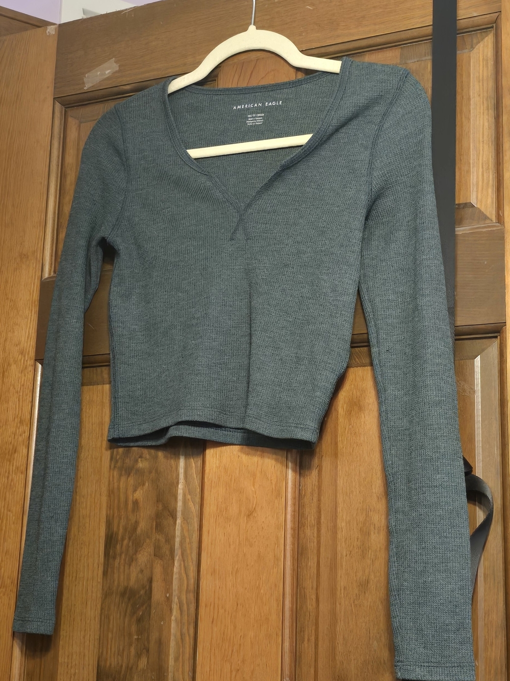 American Eagle Outfitters Women's Long-Sleeve Ribbed V-Neck Top in Teal Green